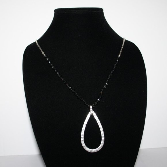 Beautiful silver and beaded drop necklace adjust